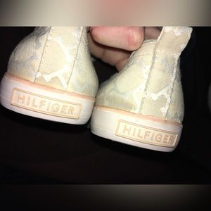 Tommy Hilfiger sz 7 women shoes